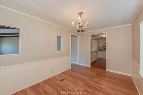 8136 Longview Dr, Bryan, TX 77808 photo 9