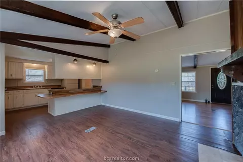 8136 Longview Dr, Bryan, TX 77808 photo 7