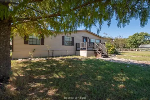 8136 Longview Dr, Bryan, TX 77808 photo 2