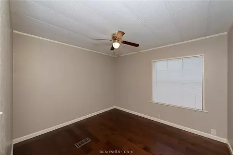 8136 Longview Dr, Bryan, TX 77808 photo 10