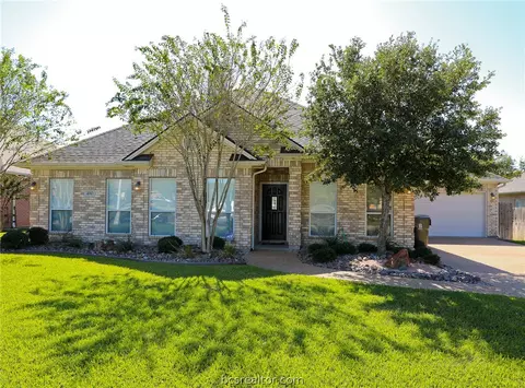 4910 Brompton Ln, Bryan, TX 77802 photo 2