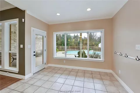 4910 Brompton Ln, Bryan, TX 77802 photo 9