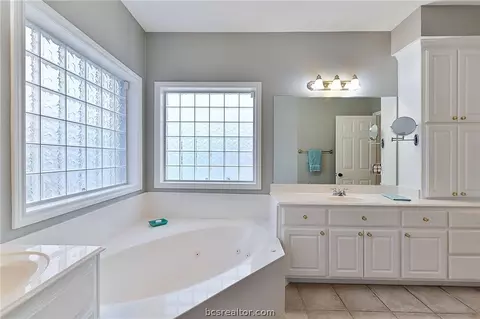 4910 Brompton Ln, Bryan, TX 77802 photo 16