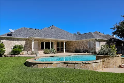 4910 Brompton Ln, Bryan, TX 77802 photo 3