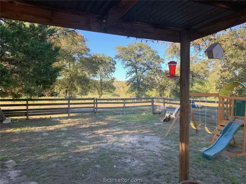 12140 Post Oak Ln, Bryan, TX 77807 photo 9