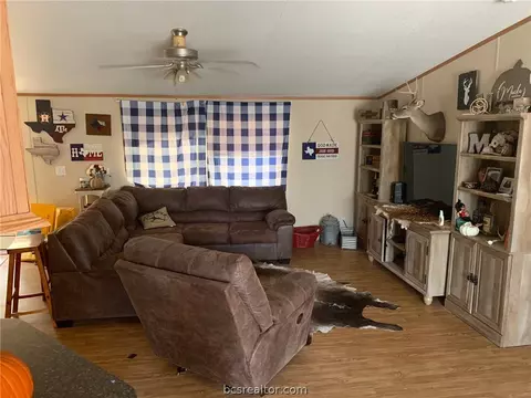 12140 Post Oak Ln, Bryan, TX 77807 photo 4