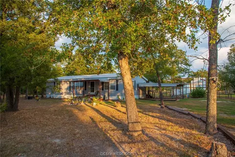 301 Oleander Dr, Somerville, TX 77879 photo 4