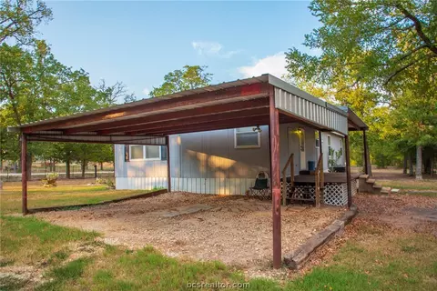 301 Oleander Dr, Somerville, TX 77879 photo 2