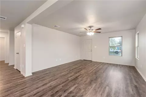 908 Northcrest Dr, Bryan, TX 77801 photo 4