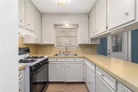 2201 Yellowstone Dr, Bryan, TX 77803 photo 11