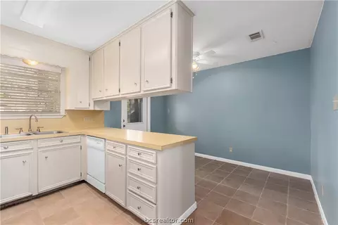 2201 Yellowstone Dr, Bryan, TX 77803 photo 10