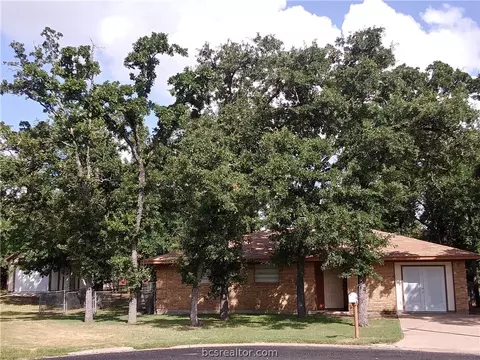 2201 Yellowstone Dr, Bryan, TX 77803 photo 3