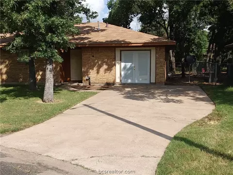 2201 Yellowstone Dr, Bryan, TX 77803 photo 4