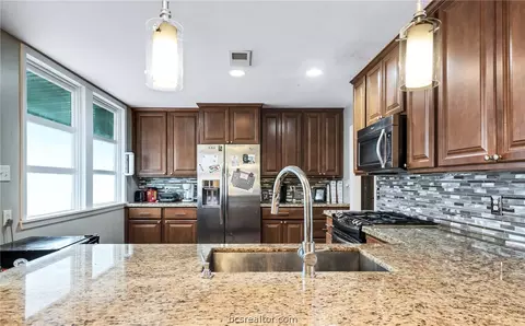 310 Tee Dr, Bryan, TX 77801 photo 10