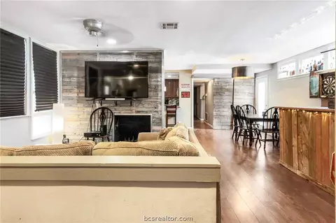 310 Tee Dr, Bryan, TX 77801 photo 3