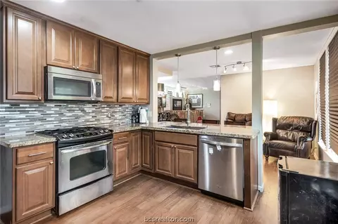 310 Tee Dr, Bryan, TX 77801 photo 12