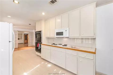 2804 Camelot Dr, Bryan, TX 77802 photo 7