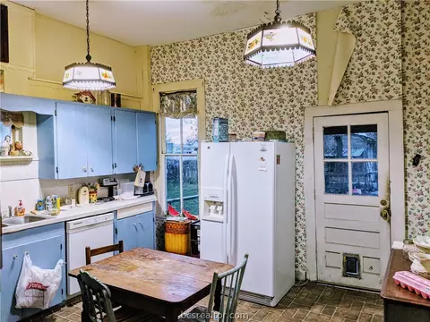609 E Logan St, Calvert, TX 77837 photo 5