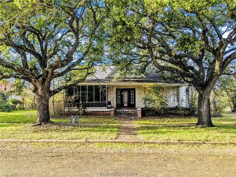 609 E Logan St, Calvert, TX 77837 photo 1