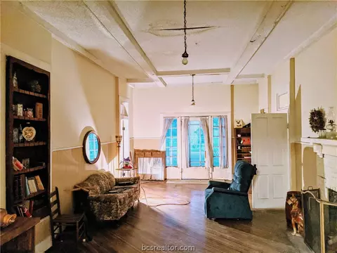 609 E Logan St, Calvert, TX 77837 photo 4