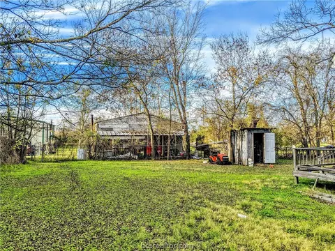 609 E Logan St, Calvert, TX 77837 photo 36