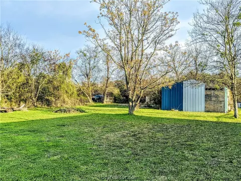 609 E Logan St, Calvert, TX 77837 photo 37