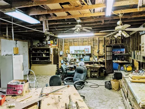 609 E Logan St, Calvert, TX 77837 photo 35