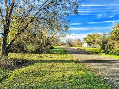 609 E Logan St, Calvert, TX 77837 photo 44