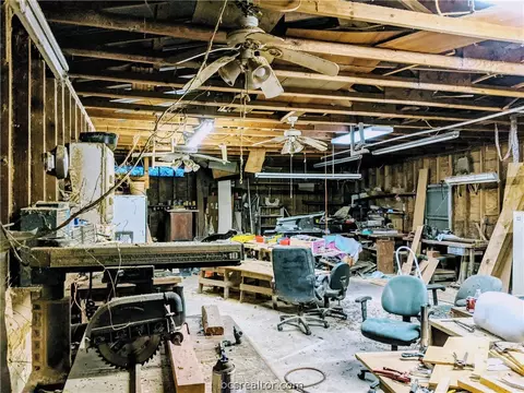 609 E Logan St, Calvert, TX 77837 photo 34