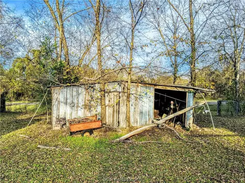 609 E Logan St, Calvert, TX 77837 photo 39