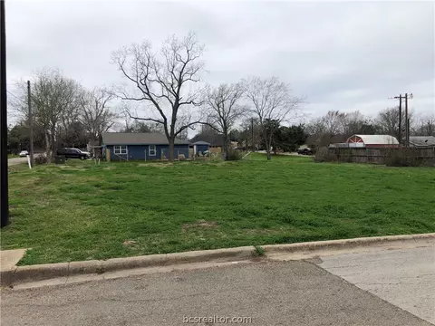 1203 Bradley St, Bryan, TX 77803 photo 3