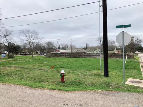 1203 Bradley St, Bryan, TX 77803 photo 2
