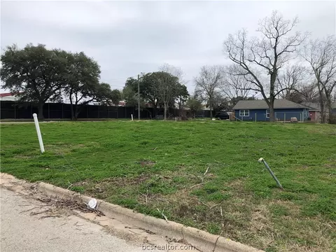 1203 Bradley St, Bryan, TX 77803 photo 4