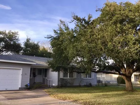 906 North Ave, Bryan, TX 77802 photo 2