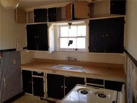 1109 Ettle St, Bryan, TX 77803 photo 3