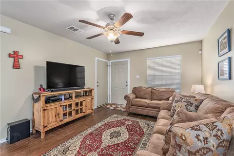 2106 Gateshead Rd, Bryan, TX 77801 photo 5