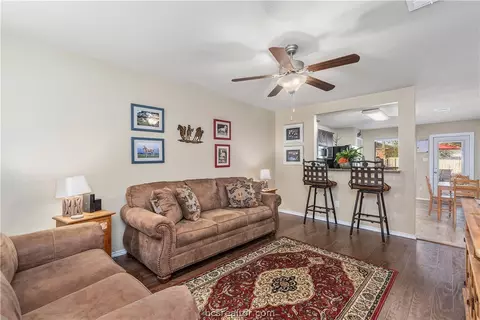 2106 Gateshead Rd, Bryan, TX 77801 photo 4