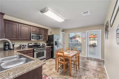 2106 Gateshead Rd, Bryan, TX 77801 photo 7