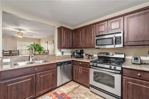 2106 Gateshead Rd, Bryan, TX 77801 photo 10
