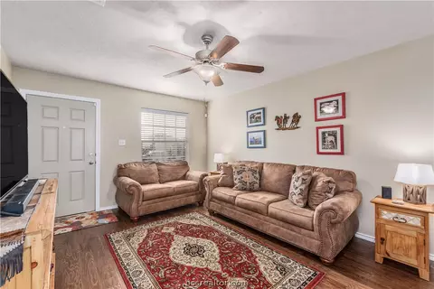 2106 Gateshead Rd, Bryan, TX 77801 photo 3