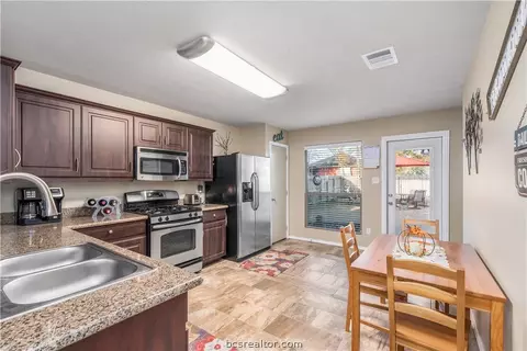 2106 Gateshead Rd, Bryan, TX 77801 photo 8