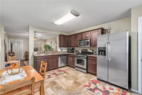 2106 Gateshead Rd, Bryan, TX 77801 photo 9