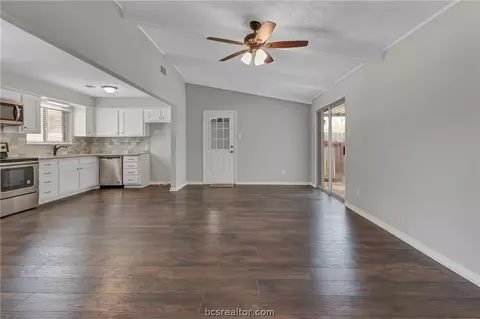 3812 Spring Holw, Bryan, TX 77802 photo 4