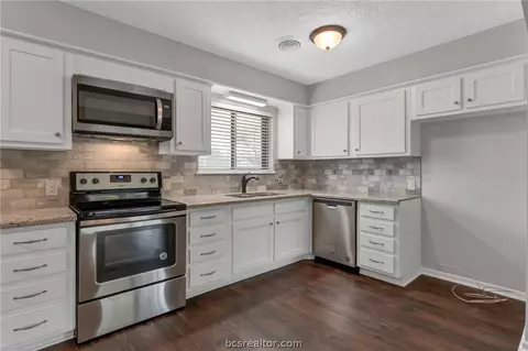 3812 Spring Holw, Bryan, TX 77802 photo 6