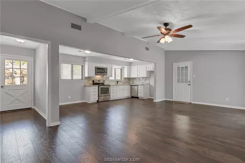 3812 Spring Holw, Bryan, TX 77802 photo 2