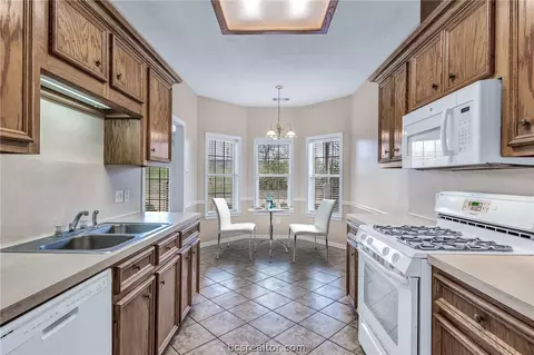 1810 Gray Stone Dr, Bryan, TX 77807 photo 9