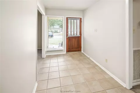 2702 Arbor Dr, Bryan, TX 77802 photo 4