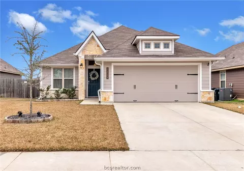 2124 Dumfries Dr, Bryan, TX 77807 photo 2