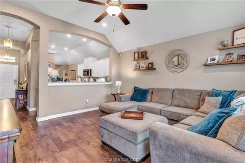 2124 Dumfries Dr, Bryan, TX 77807 photo 10