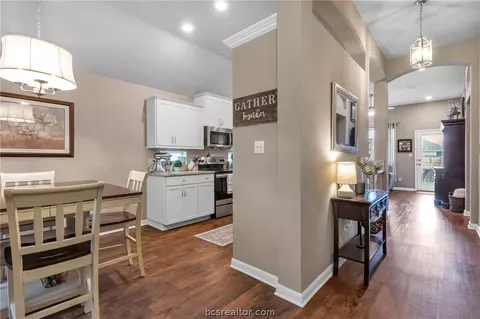 2124 Dumfries Dr, Bryan, TX 77807 photo 4